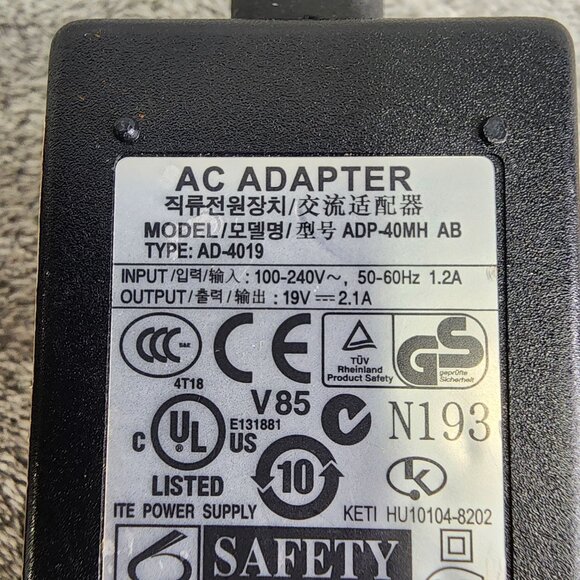 AC Adapter 19V 2.1A Model ADP-40MH AB - Picture 5 of 5